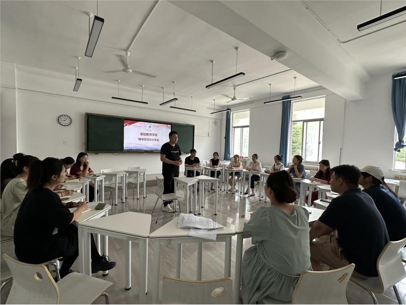 威廉希尔足球官方网站组织召开辅导员工作经验分享会