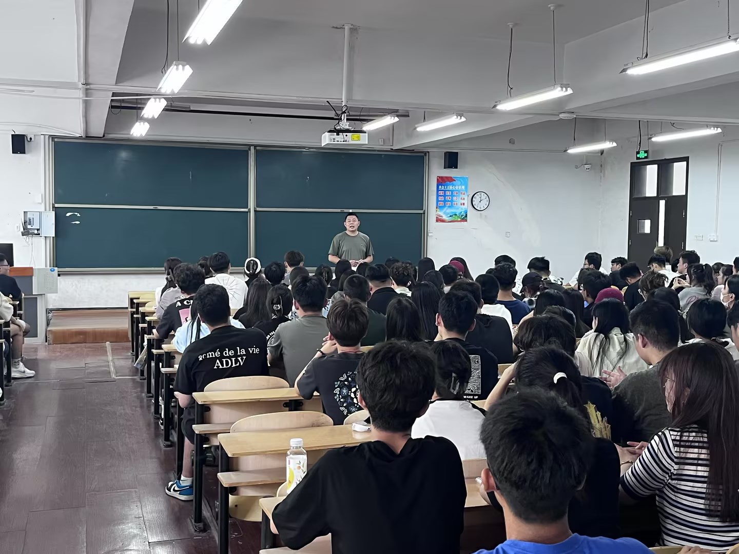 威廉希尔足球官方网站顺利开展2023级新生本科学长工作见面会