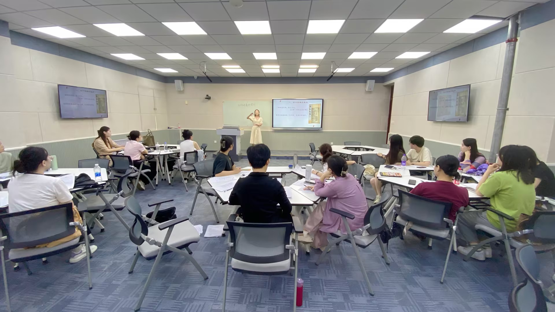 凝“新”聚力 初试锋芒——威廉希尔足球官方网站开展新教师课前试讲活动