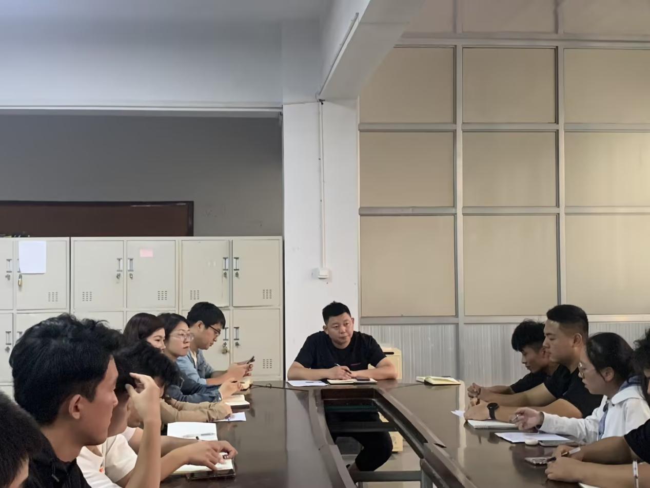 “我为员工办实事”——威廉希尔足球官方网站组织召开新生学长座谈会