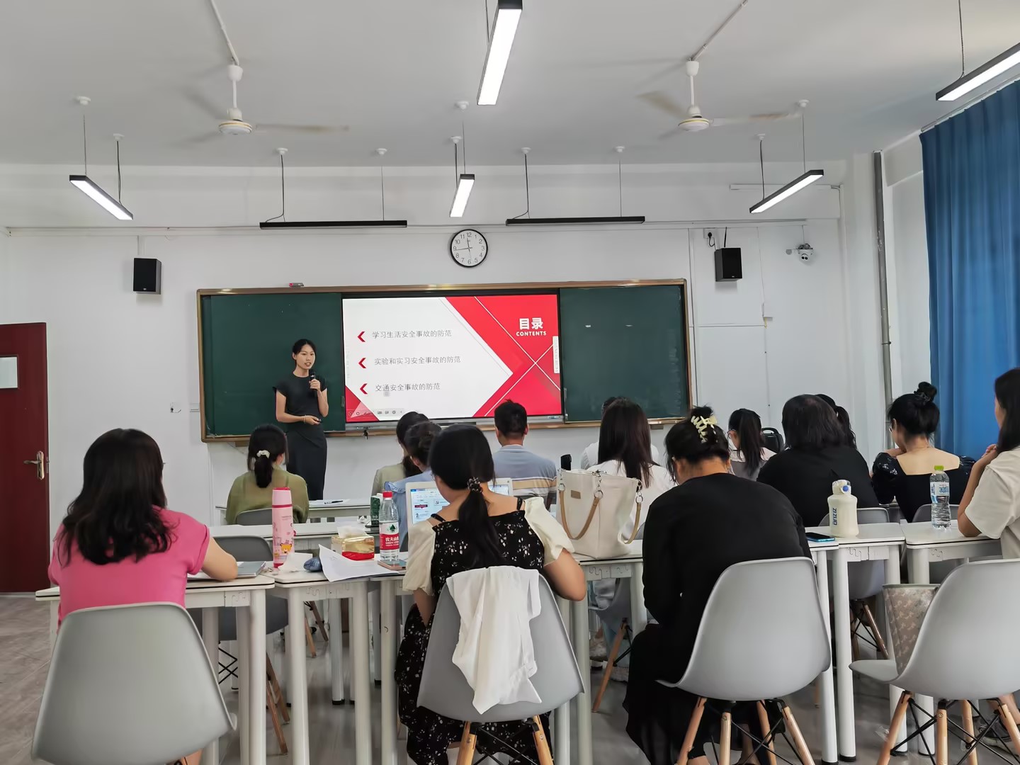 凝“新”聚力 初试锋芒——威廉希尔足球官方网站开展新教师课前试讲活动