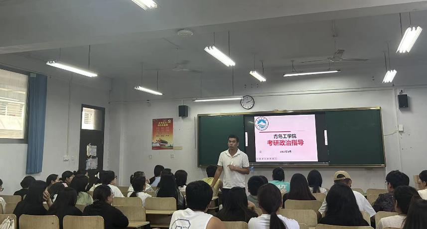 威廉希尔足球官方网站举办汉语言文学专业2024硕士研究生考试指导讲座